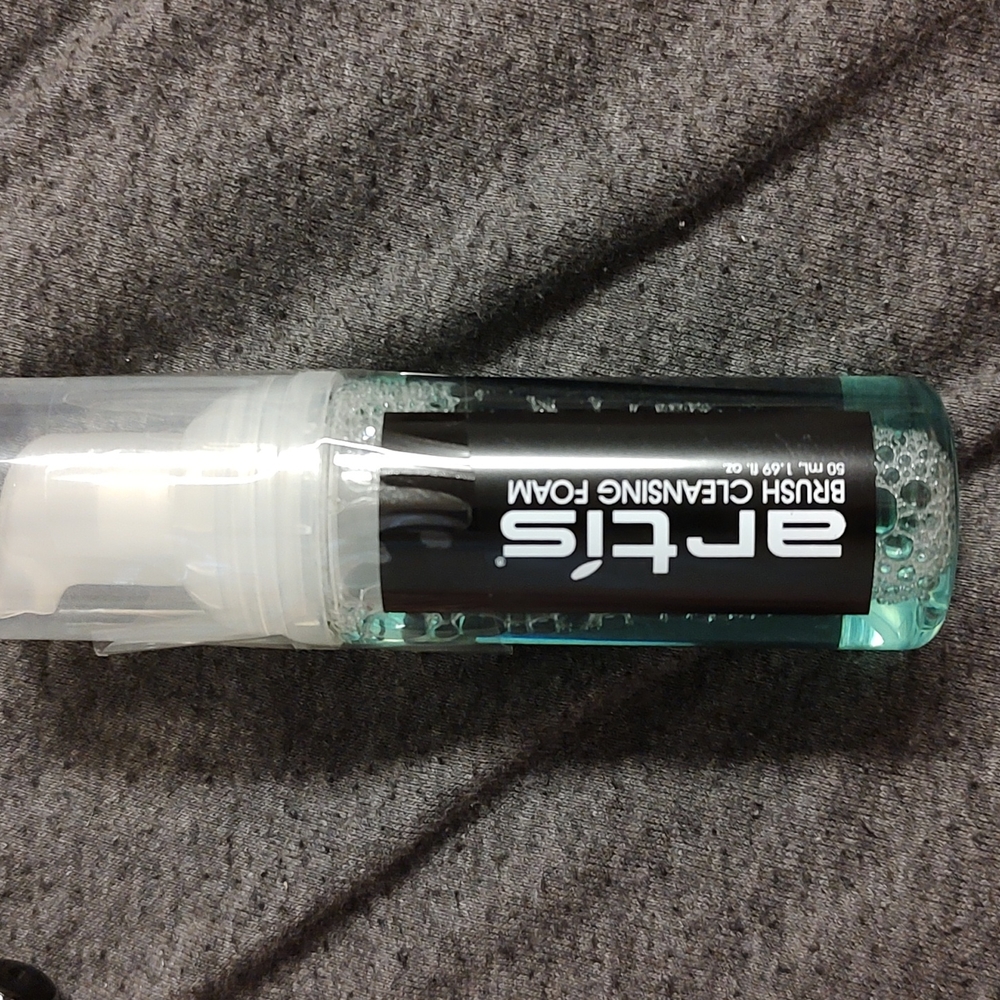Artís brush cleansing foam